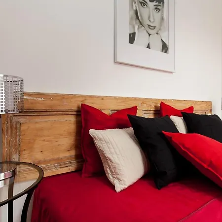Annie's 3 Bed And 3 Bathroom Apartment