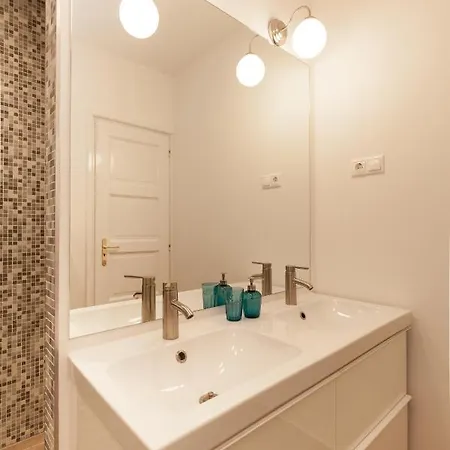 Annie's 3 Bed And 3 Bathroom Budapest